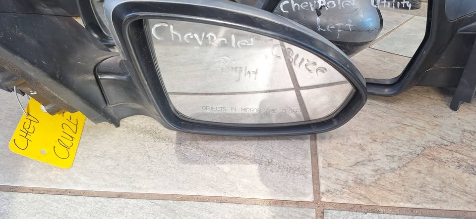 Chevrolet mirrors /cruze/utility available - Private Seller Chevrolet mirrors /cruze/utility available - Private Seller