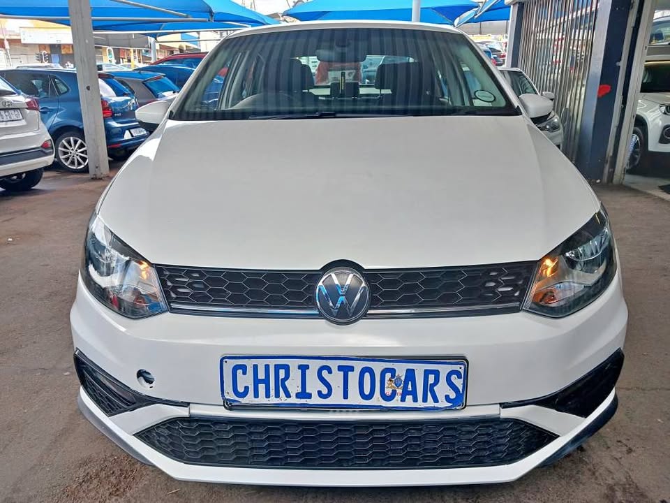 2022 model VW polo 6 sedan manual transmission petrol 1.4 engine capacity mileage 46000km