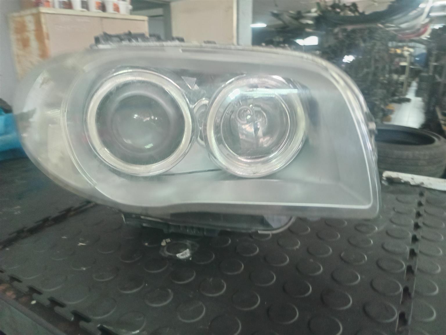 Bmw E87 Headlight xenon right - Private Seller