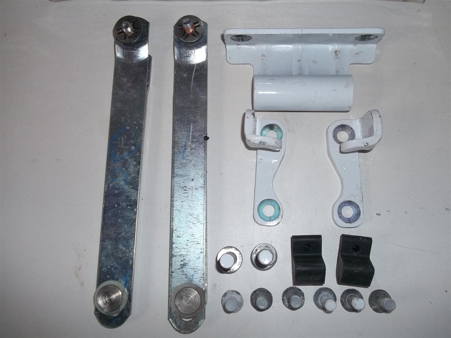Isuzu D-Max tailgate hinges (COMPLETE) - Private Seller Isuzu D-Max tailgate hinges (COMPLETE) - Private Seller