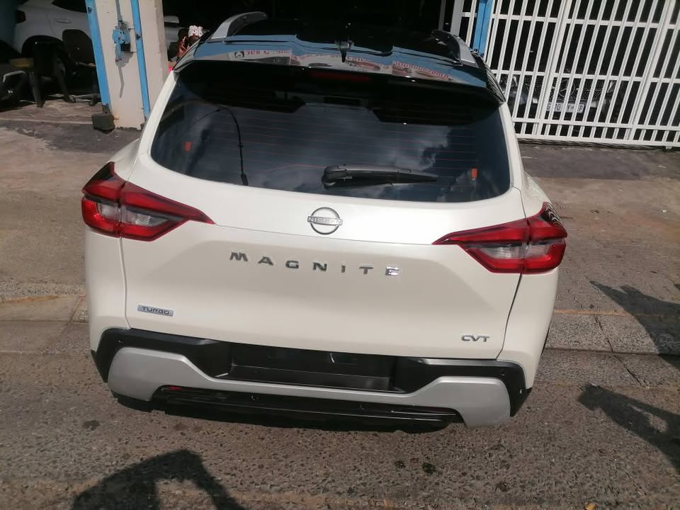 2022 Nissan Magnite 1.0 SUV Turbo Automatic with a Nice interior seat and Service book and spare key