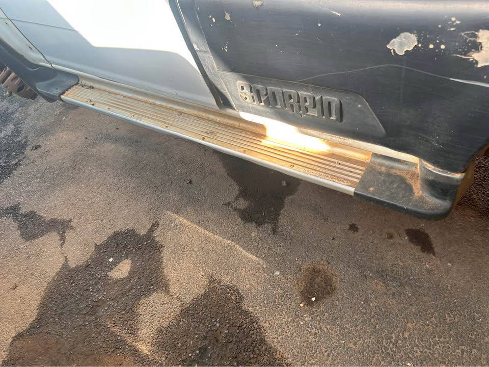 Mahindra Scorpio SUV Side Steps For Sale @Circle 7 Used Parts Call or WhatsApp - Private Seller