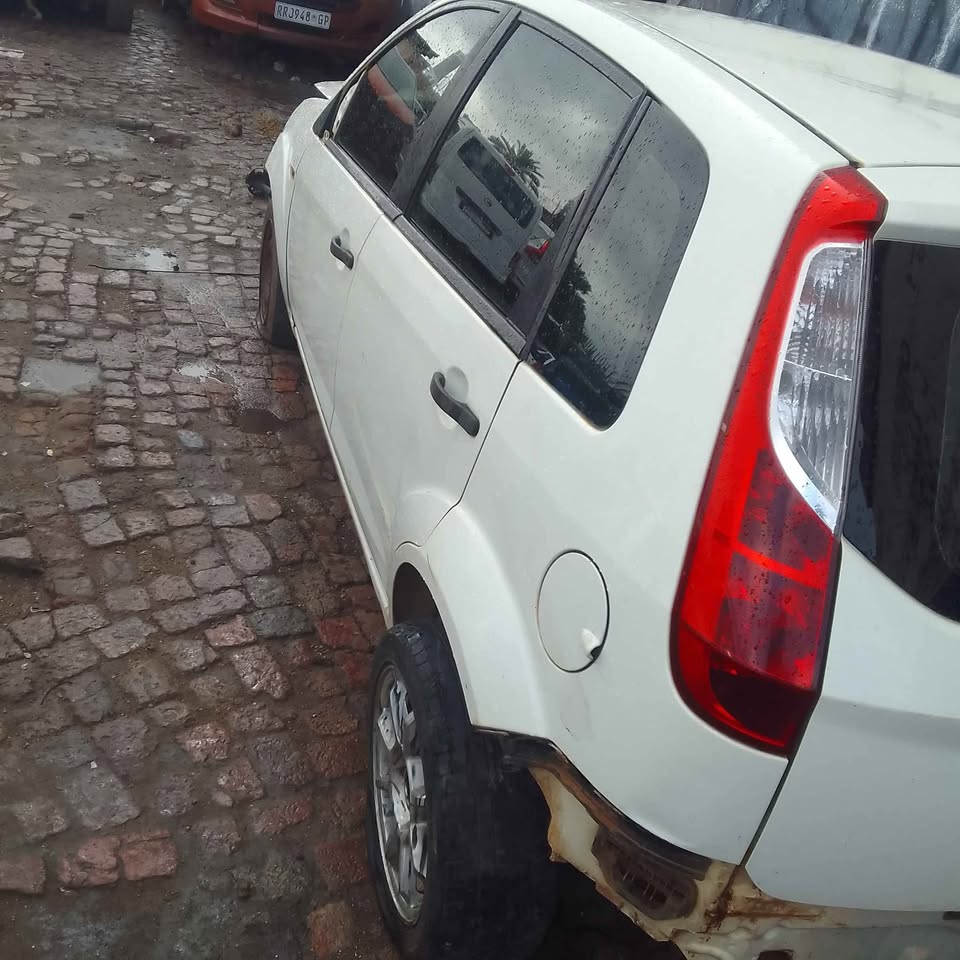 Stripping Ford Figo 1.5 Tdci diesel For Spares