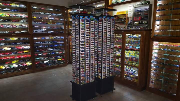 1 43 Scale Models Display Cabinets And Show Cases Custom Made