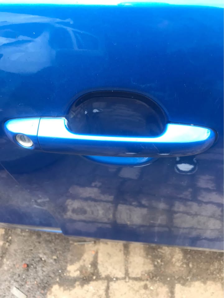 HYUNDAI i30 DOOR HANDLES FOR SALE CALL: or WHATSAPP: - Private Seller
