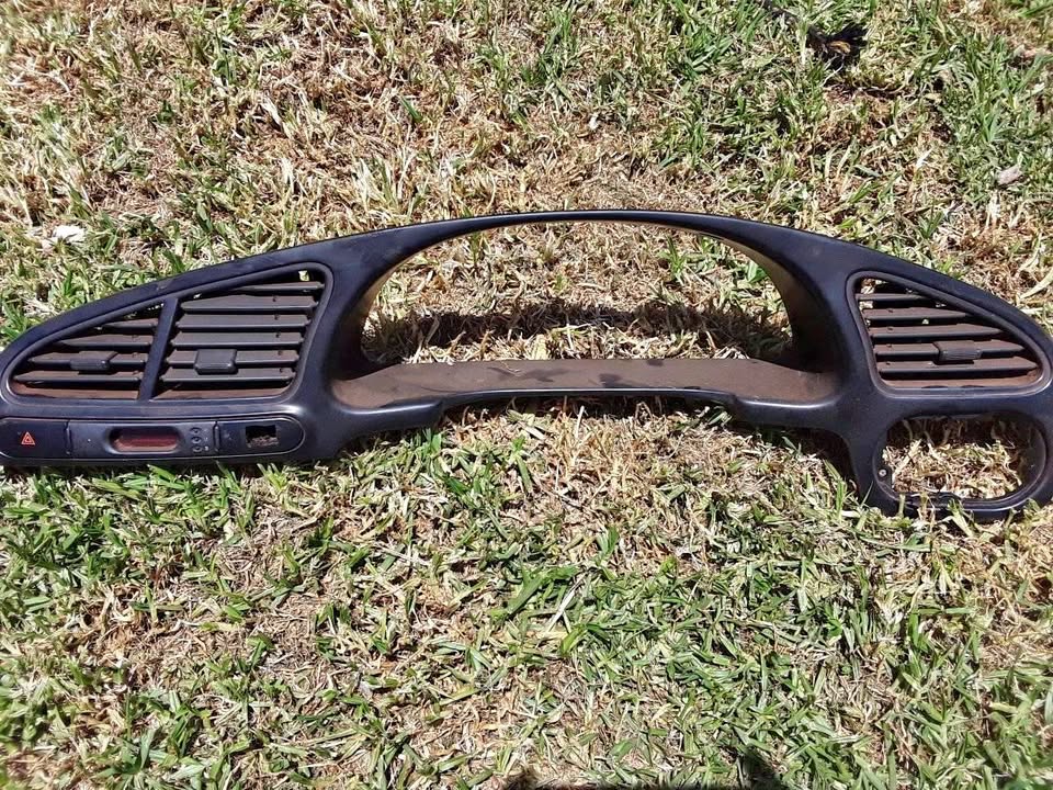 Daewoo dash trimming - Private Seller Daewoo dash trimming - Private Seller