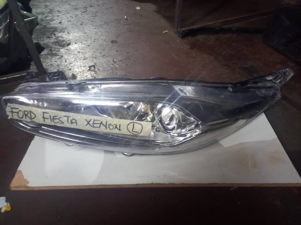Ford Fiesta Headlight Xenon Left Side - Private Seller Ford Fiesta Headlight Xenon Left Side - Private Seller