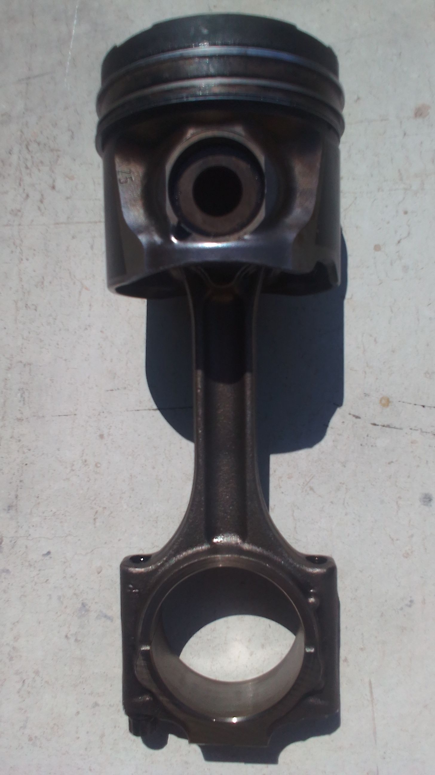 Volvo D5 Piston and conrod - Private Seller Volvo D5 Piston and conrod - Private Seller