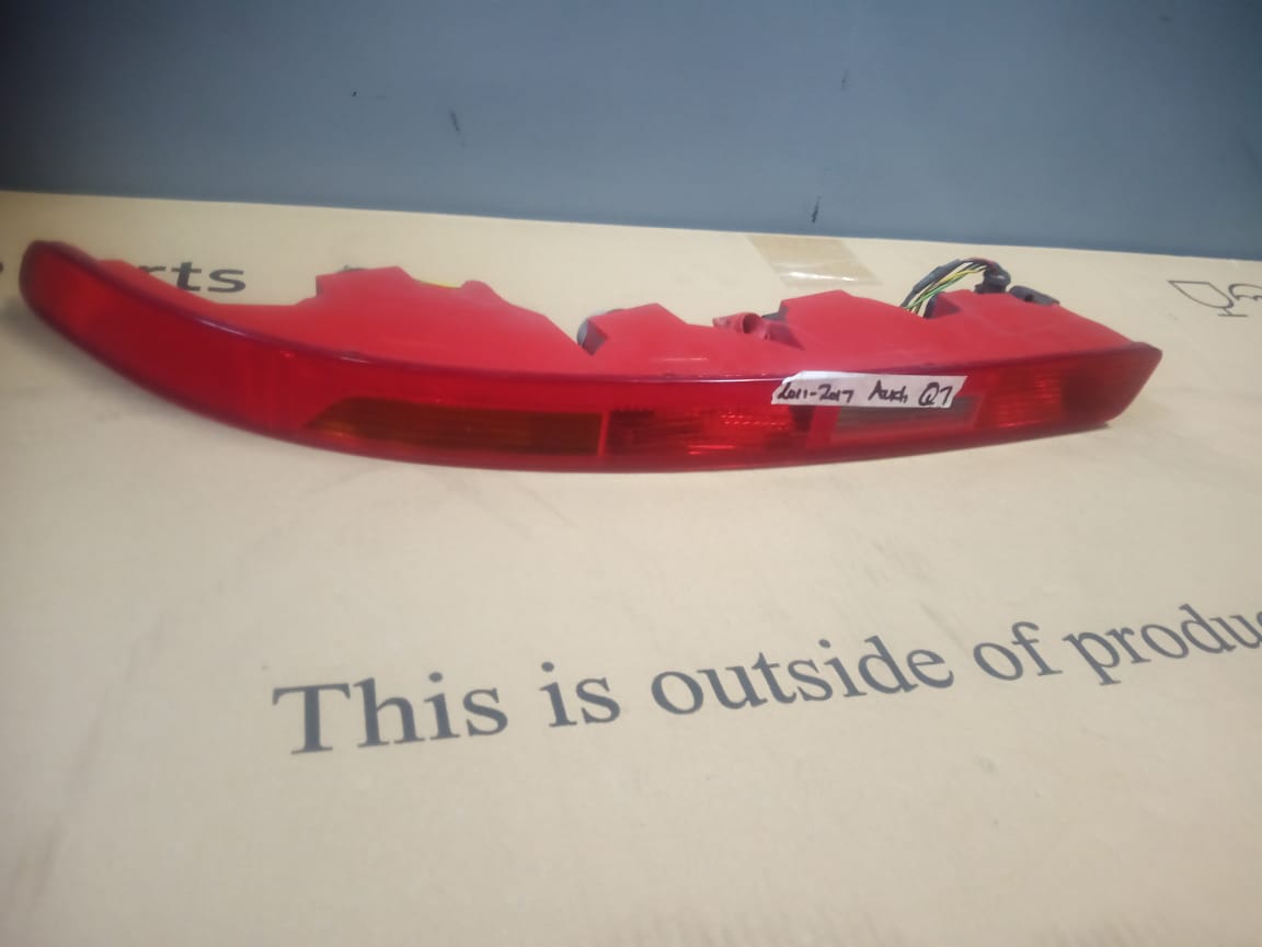 2011-2017 AUDI Q7 BACK BUMPER REFLECTOR FOR SALE - Private Seller