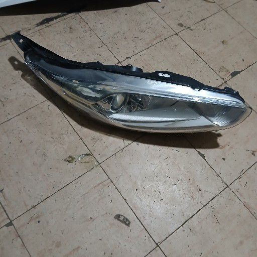 Ford Fiesta headlight - Private Seller Ford Fiesta headlight - Private Seller
