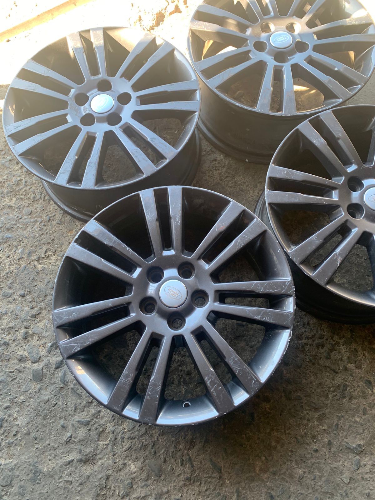 A set of 19inch Land rover LR4 mags - Private Seller A set of 19inch Land rover LR4 mags - Private Seller