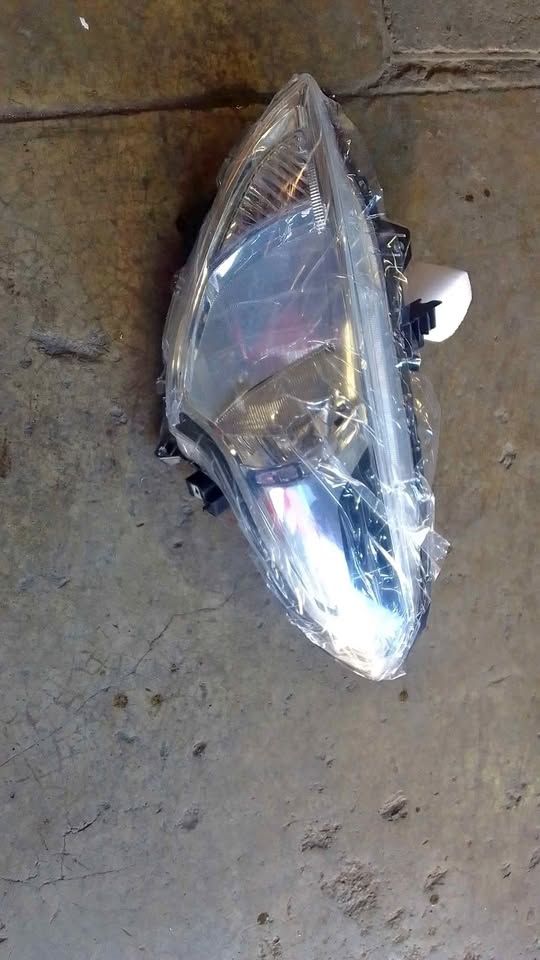 Nissan ALmera headlight - Private Seller Nissan ALmera headlight - Private Seller
