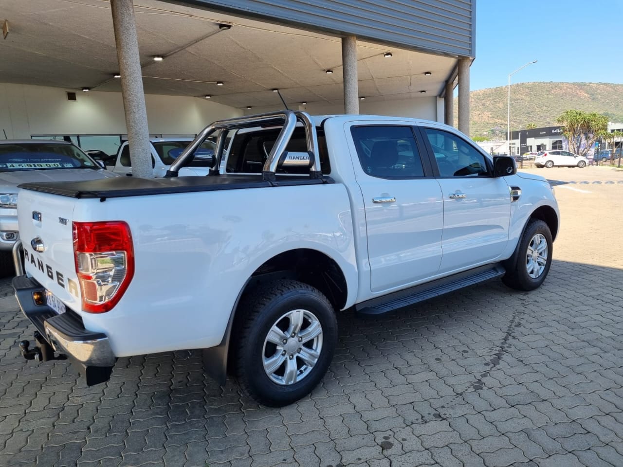2022 Ford Ranger XLT roll bar and tonneau cover with frame. - Private Seller