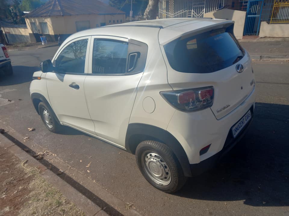 2019 MAHINDRA KUV 1.2 ENGINE PETROL, MANUAL, MILEAGE 67000KMS, WHITE COLOR