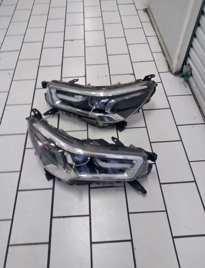 Toyota Hilux legend Front light for Sale whatsapp - Private Seller Toyota Hilux legend Front light for Sale whatsapp - Private Seller