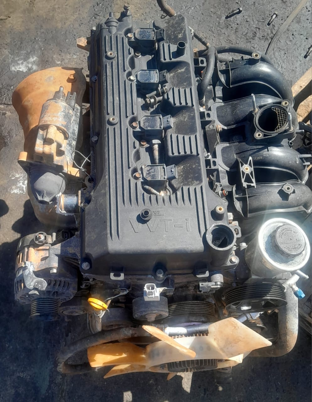 TOYOTA HILUX 2TR COMPLETE ENGINE - Private Seller