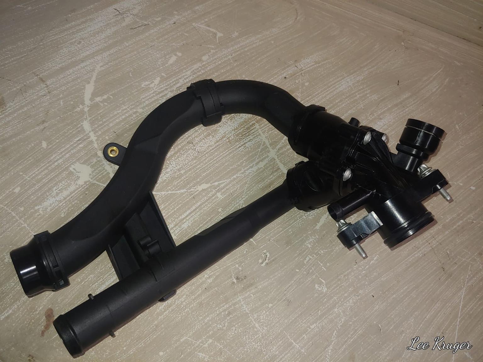 Mercedes Benz W205 271  thermostat housing for sale new - Private Seller