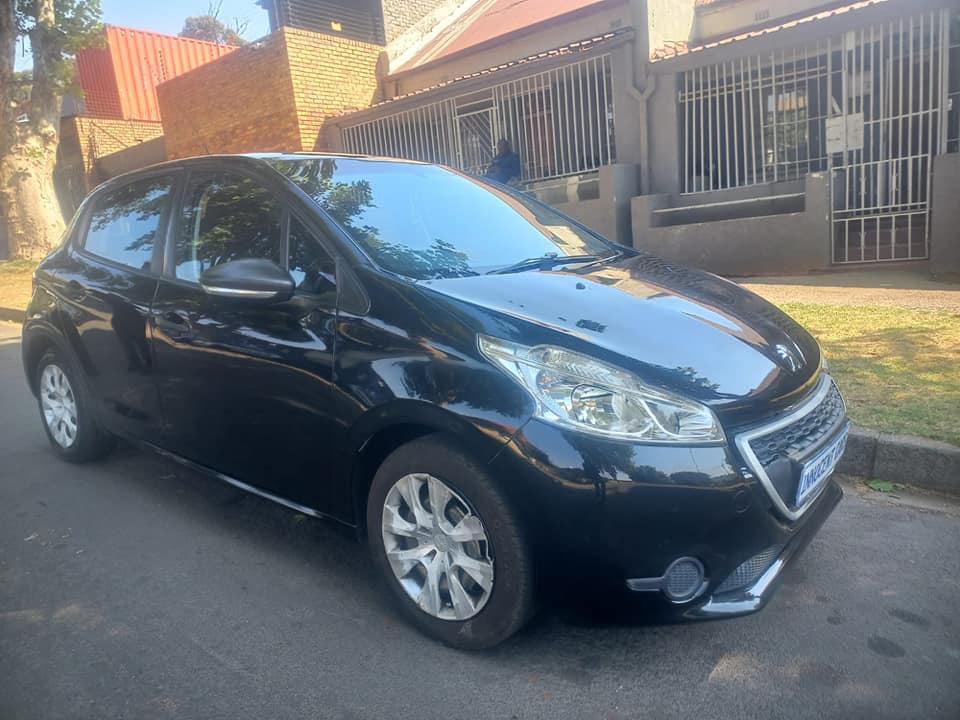 2018 PEUGEOT 208 1.2 T PETROL, MANUAL,  BLACK COLOR,  MILEAGE 33000KMS