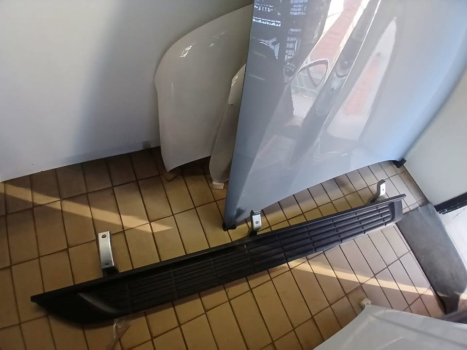 2017 FORD RANGER T7 CLUB CAB SIDE STEP BRAND NEW LEFT SIDE ONLY - Private Seller