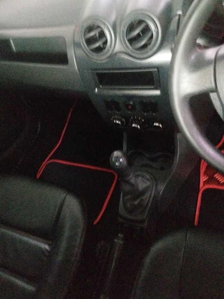 2017 NISSAN NP 200 1.6 MANUAL