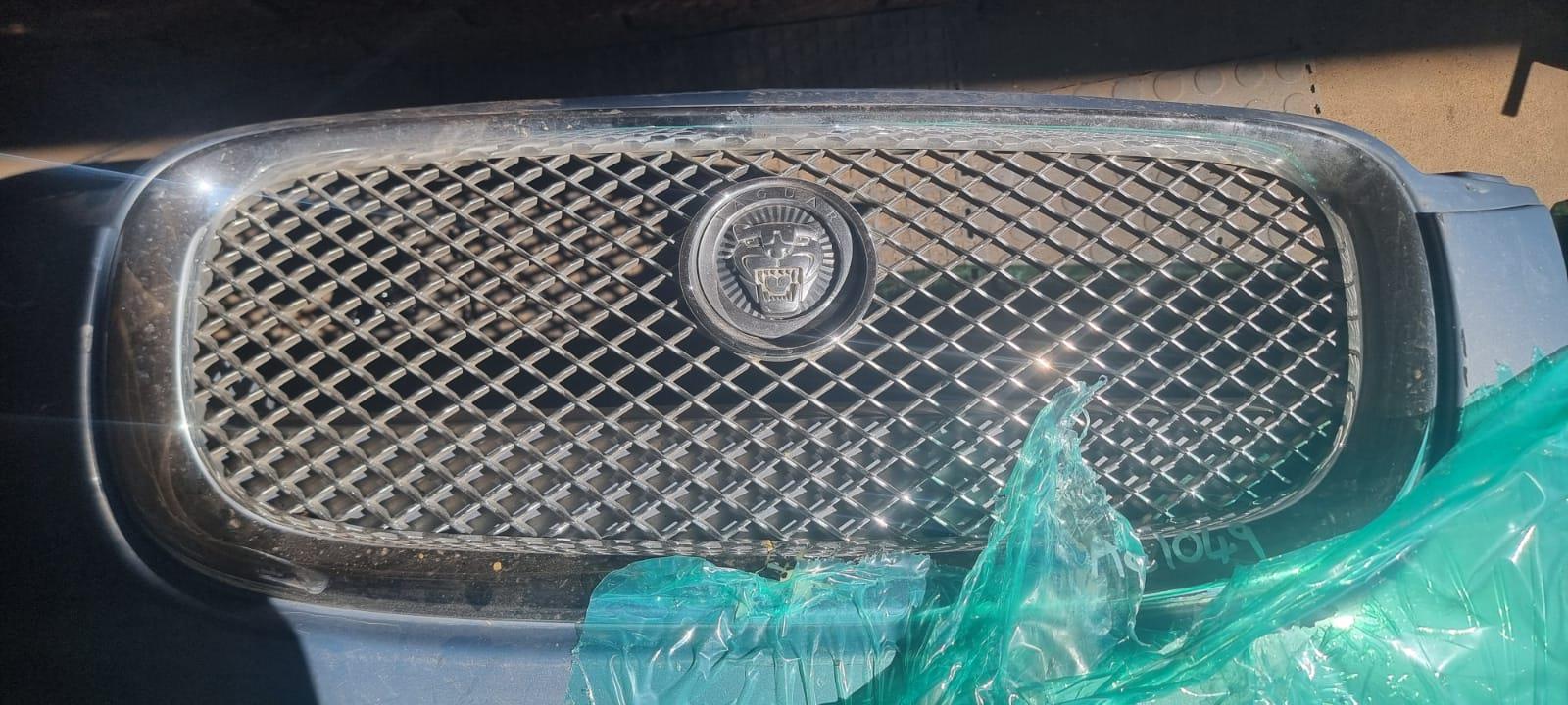 2013 Jaguar XF 2.0l Si4 Grille for sale