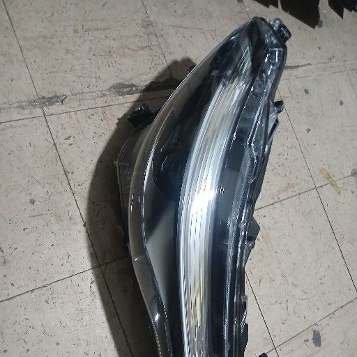 Toyota corolla cross headlight - Private Seller Toyota corolla cross headlight - Private Seller