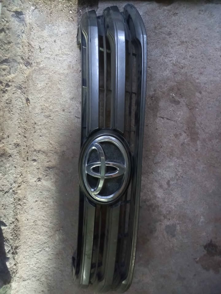 TOYOTA HILUX GD 6 ORIGINAL FRONT GRILLE 2016 AND UP - Private Seller