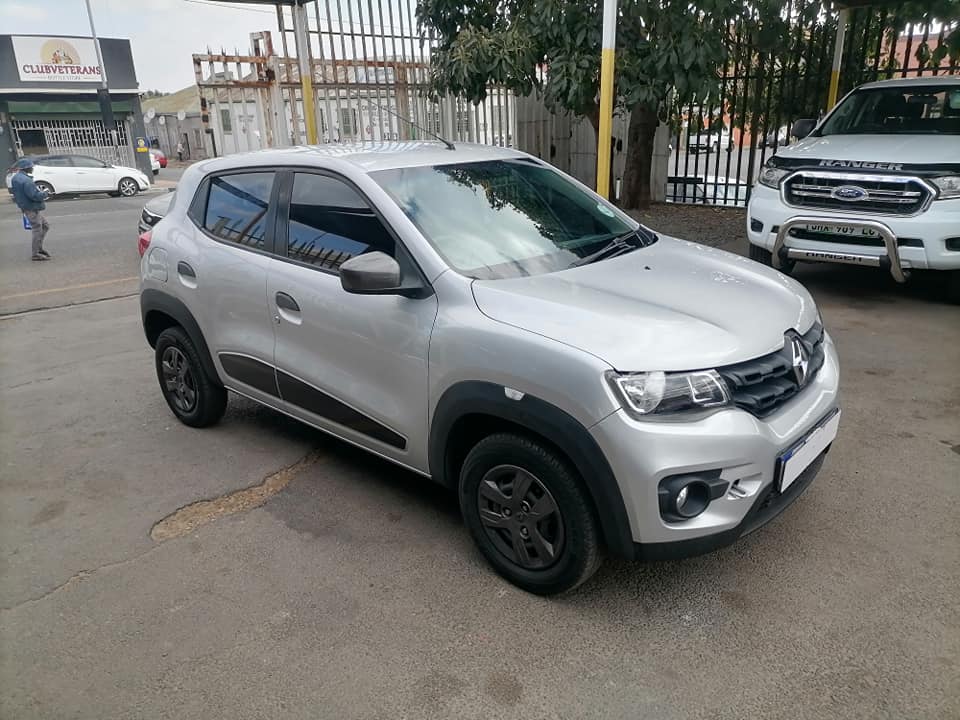 2018 Renault Kwid 1.0 Automatic Service book