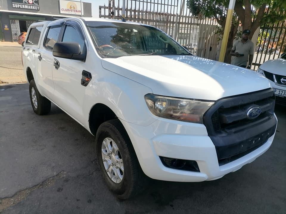 2015 Ford Ranger 2.2 6Speed XLS Double Cab Bakkie 4x4 XLS with a Canopy