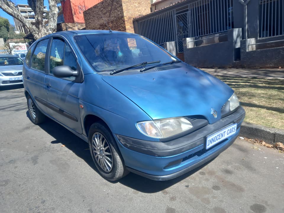 2010 RENAULT MAGANE 1.4 PETROL, MANUAL, BLUE COLOR, MILEAGE 105000KMS
