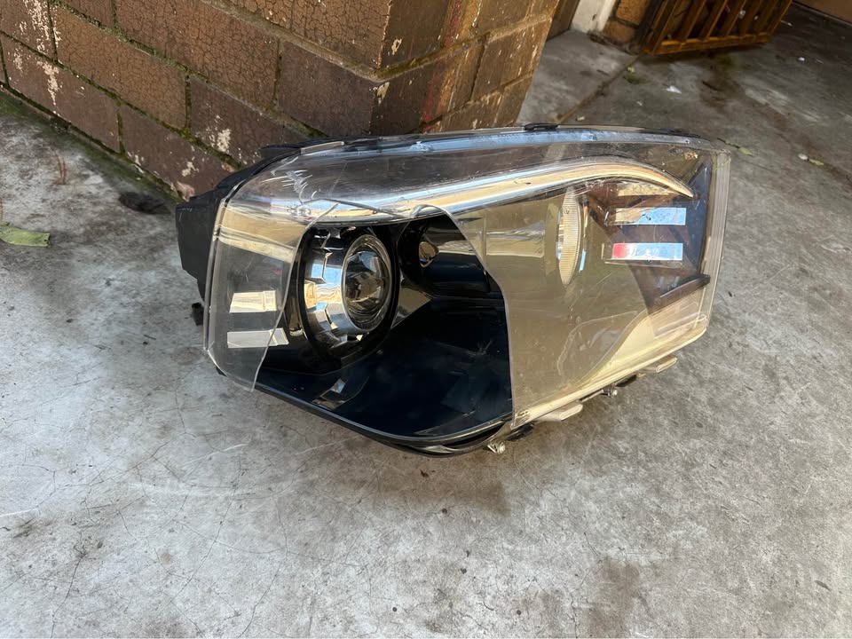 2018-2023 Mahindra Scorpio headlight Right Hand Side - Private Seller 2018-2023 Mahindra Scorpio headlight Right Hand Side - Private Seller