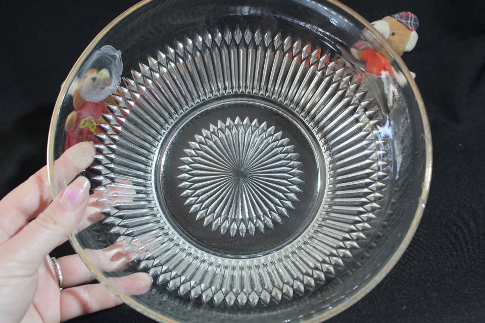VINTAGE MEDIUM CUT GLASS SALAD BOWL WITH GOLD RIM OWL