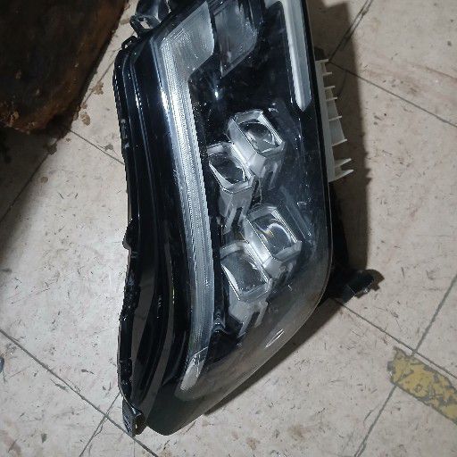 Nissan Navara headlight - Private Seller Nissan Navara headlight - Private Seller