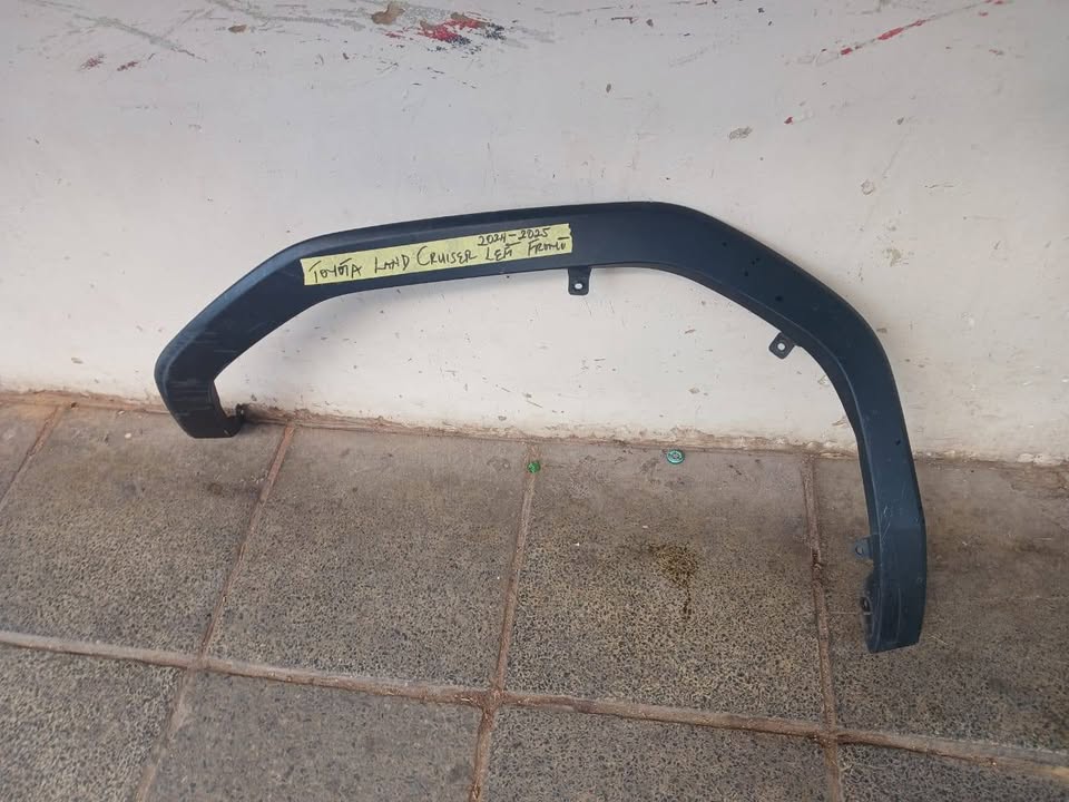 Toyota land cruiser wheel Left Front - Private Seller Toyota land cruiser wheel Left Front - Private Seller