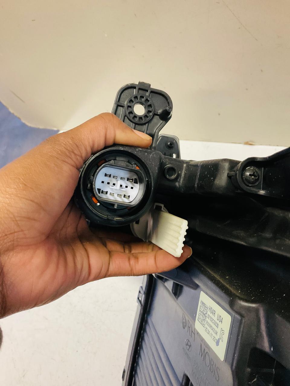 Hyundai Staria H1 right side halogen headlight (2022) - Private Seller Hyundai Staria H1 right side halogen headlight (2022) - Private Seller