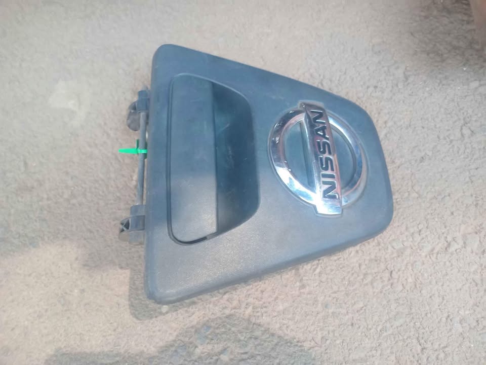 Nissan NP200 bakkie tailgate handle for sale - Private Seller