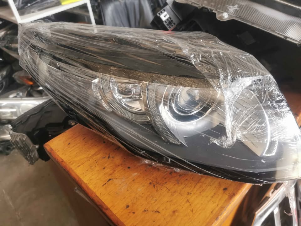 Range Rover Evoque right complete headlight 2016 - Private Seller Range Rover Evoque right complete headlight 2016 - Private Seller