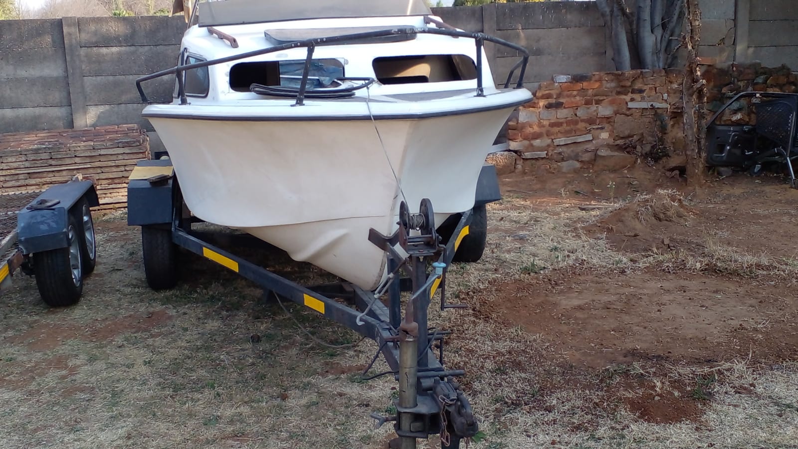 Motor Boat – No Engine – Comes With A Double Axle Trailer