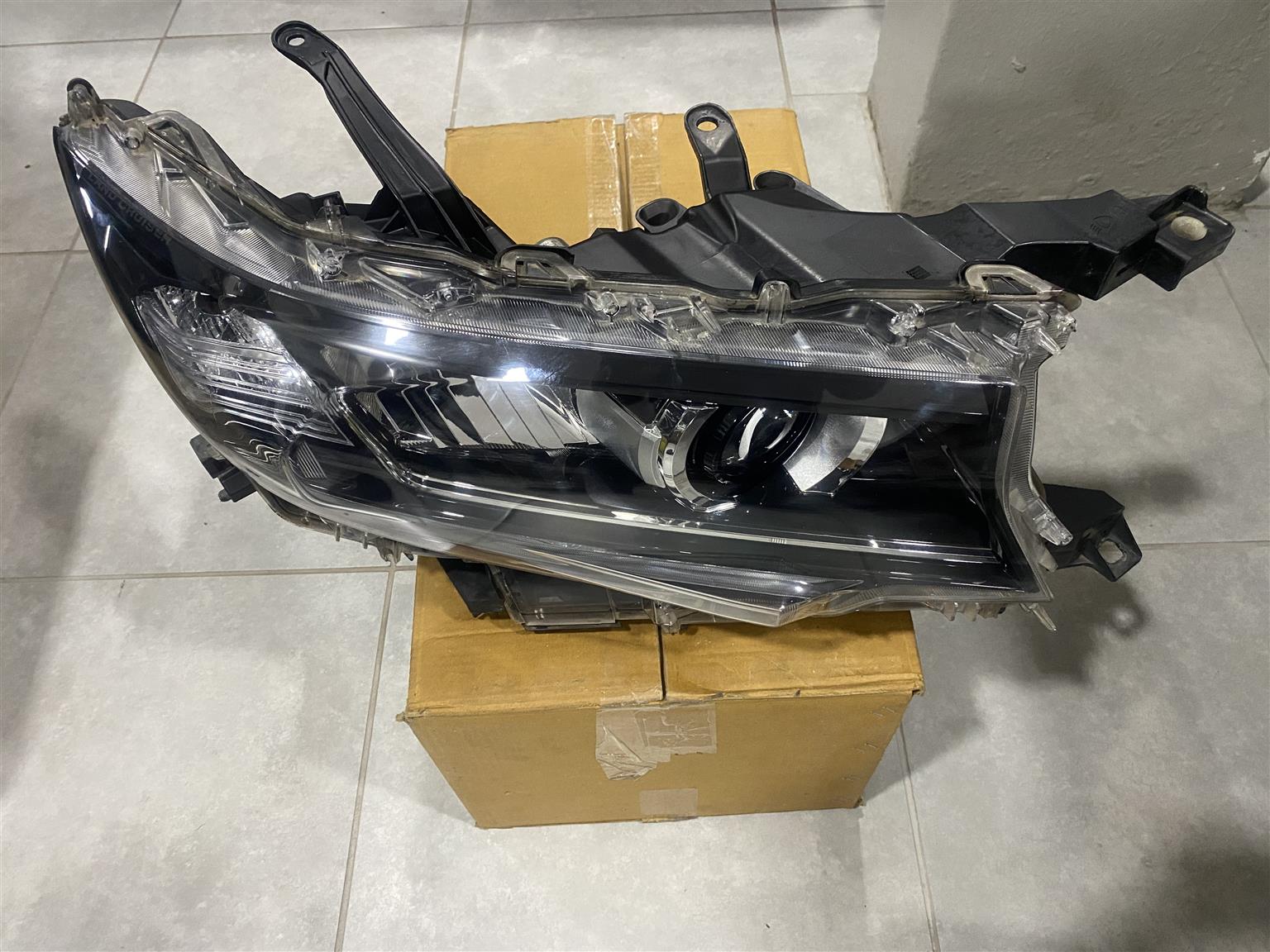2023 TOYOTA LAND CRUISER PRADO LED HEADLIGHT RIGHT SIDE FOR SALE. IN PRISTINE - Private Seller 2023 TOYOTA LAND CRUISER PRADO LED HEADLIGHT RIGHT SIDE FOR SALE. IN PRISTINE - Private Seller