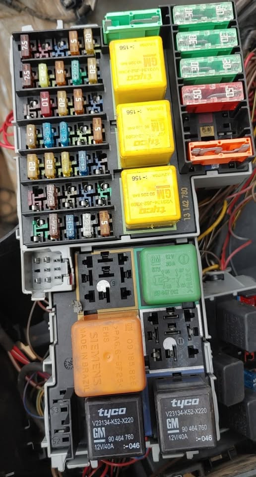 Opel Corsa fusebox for sale - Private Seller Opel Corsa fusebox for sale - Private Seller