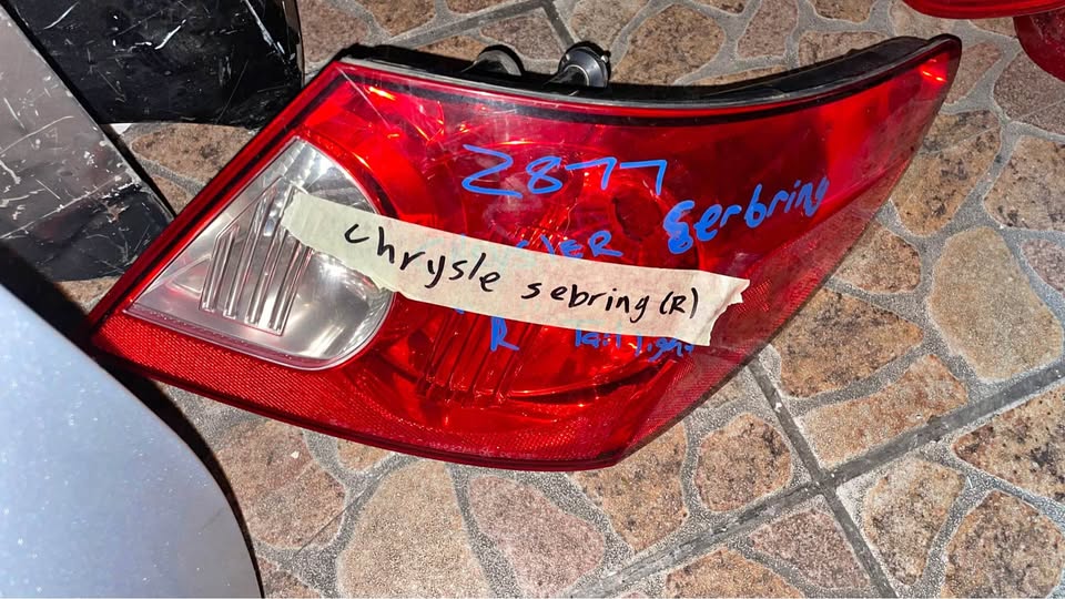 Chrysler Sebring sedan taillight - Private Seller Chrysler Sebring sedan taillight - Private Seller