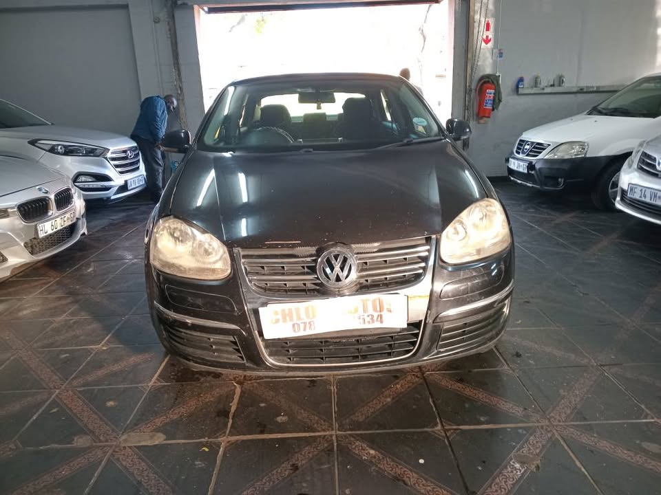 2010 Vw jetta 6 1.6 Petrol,Manual Black color 110.000km