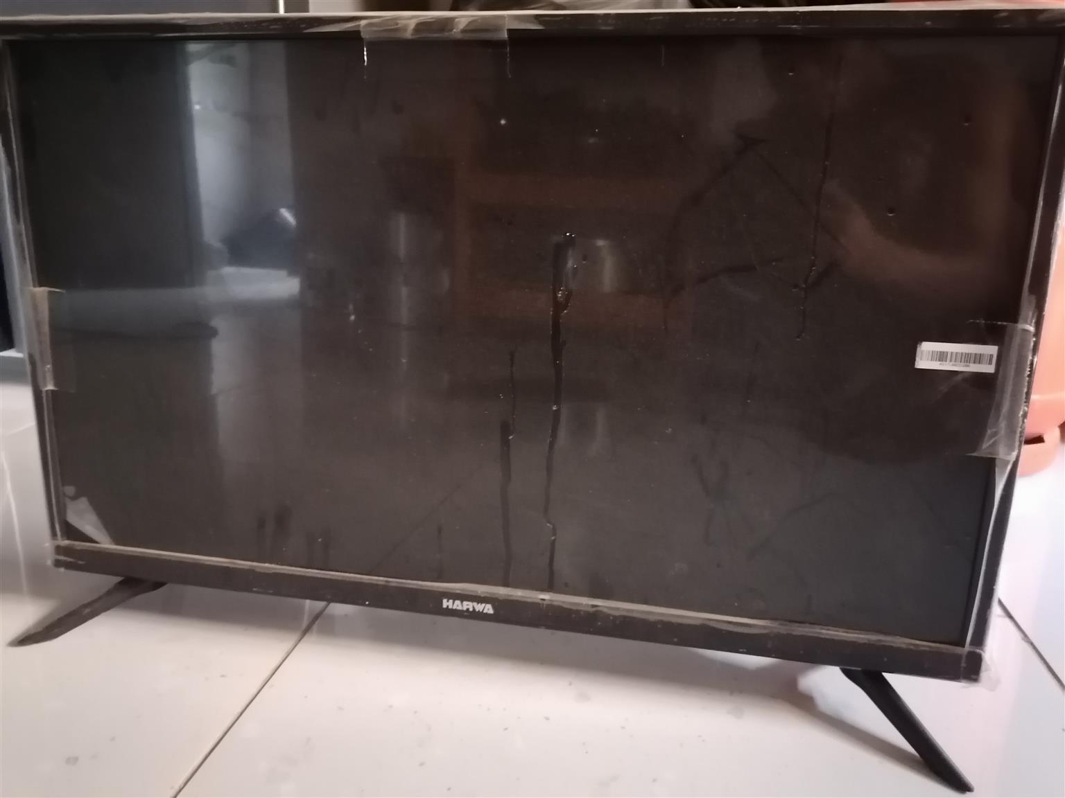 I'm selling a broken LED T.v