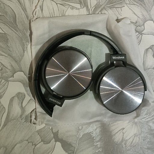 Awesome Quitcomfort 950BT Headset for sale still like new
