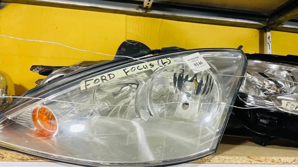 Ford Focus headlight - Private Seller
