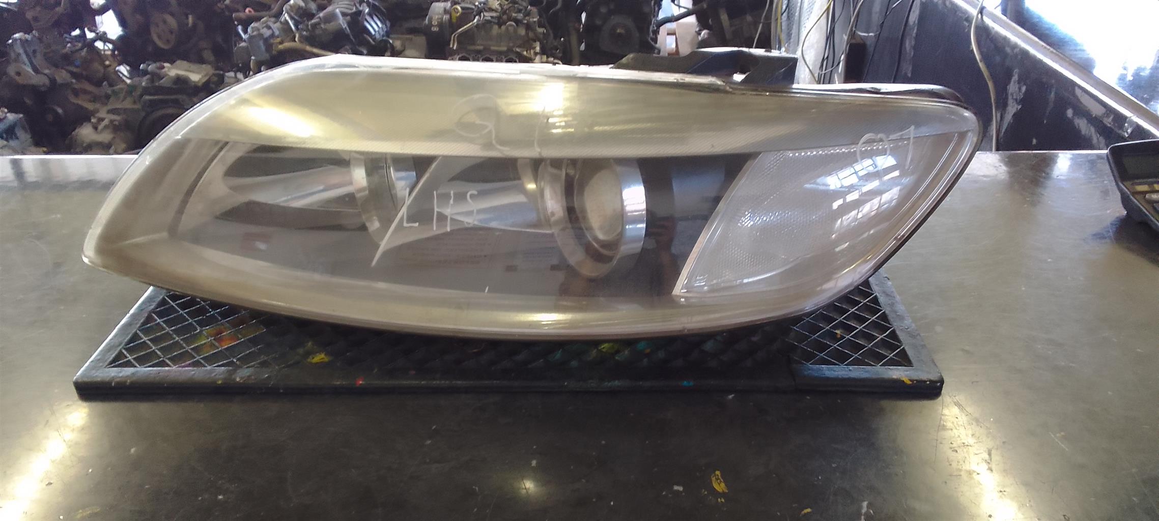 Audi Q7 LHS Headlight for SALE - Private Seller Audi Q7 LHS Headlight for SALE - Private Seller