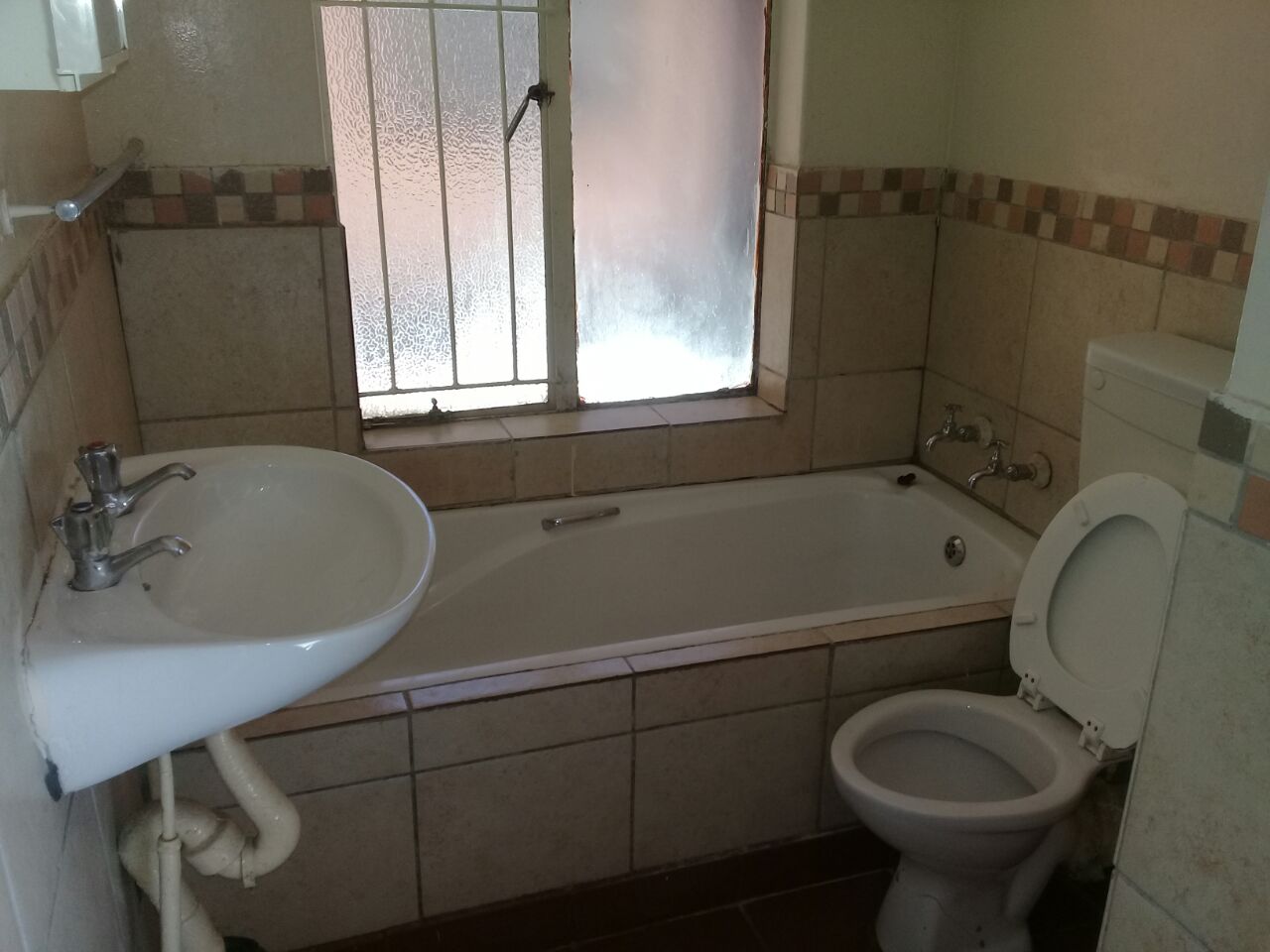 Secure & Spacious 2bedroom House - New Modder, Benoni | Junk Mail