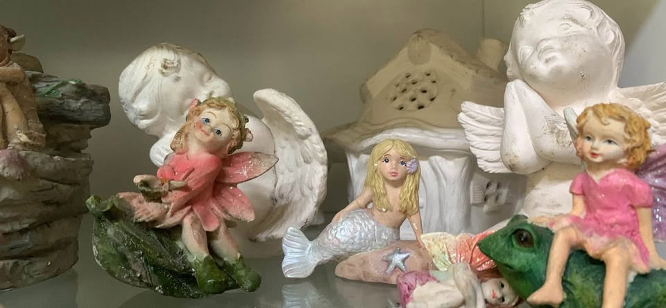 Figurines