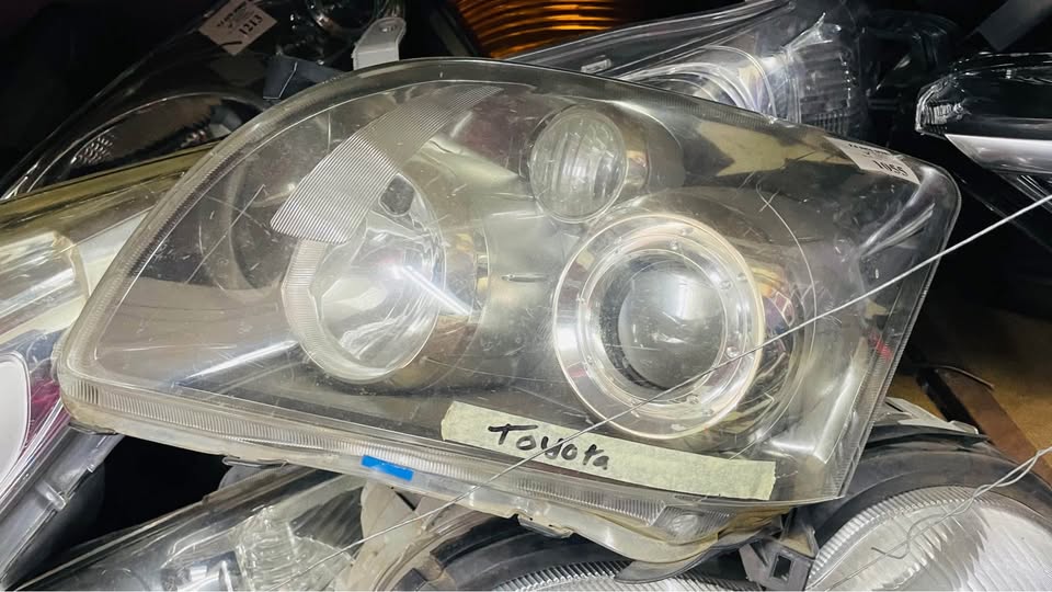 Toyota Avensis headlights 2003/09 - Private Seller Toyota Avensis headlights 2003/09 - Private Seller