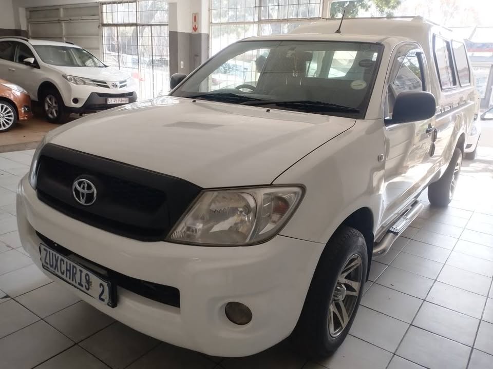 2011 TOYOTA HILUX 2.0VVTI SINGLE CAB CANOPY MANUAL
